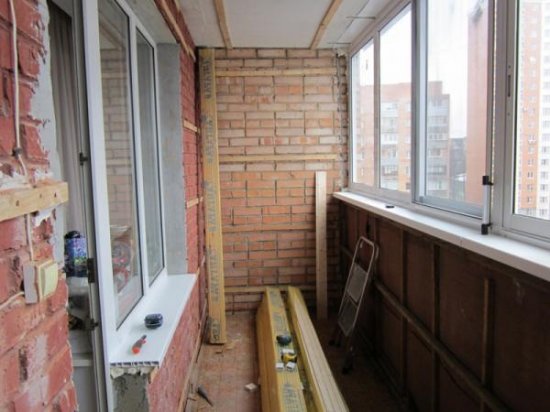 Остекление и внутренняя отделка балконов своими руками